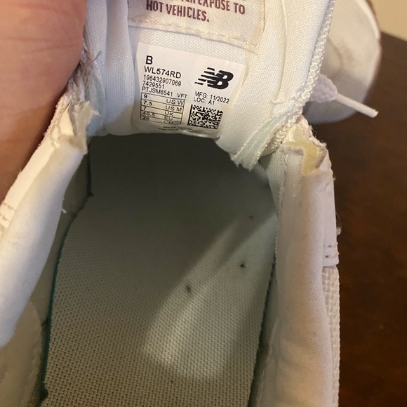 Cream and white new balance shoes - Picture 2 of 8